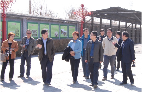 市农委社发处领导参观植保所技术成果展示示范基地