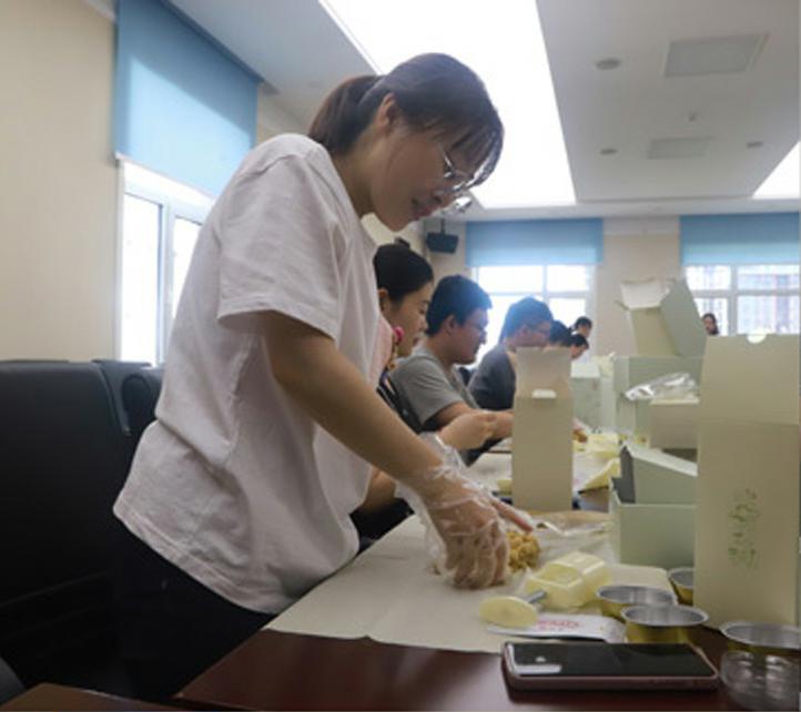 植保所工会举办端午绿豆糕制作活动